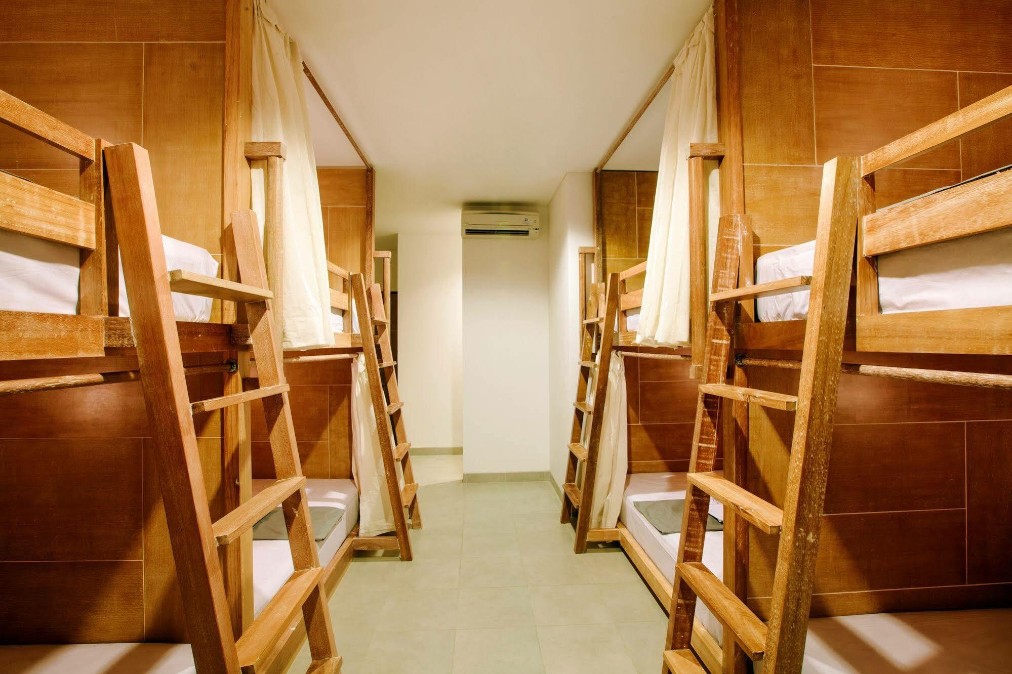 Lokal Bali Hostel Kuta Lombok Kültér fotó